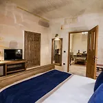 Hotel Sinasos Evleri *